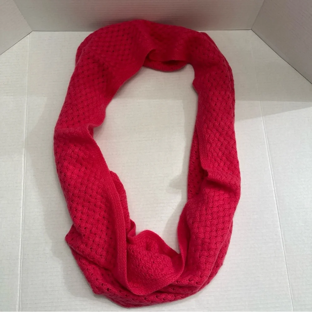 NWOT Isaac Mizrahi Live! 100% Cashmere Infinity Scarf Pink Open Pointelle Knit